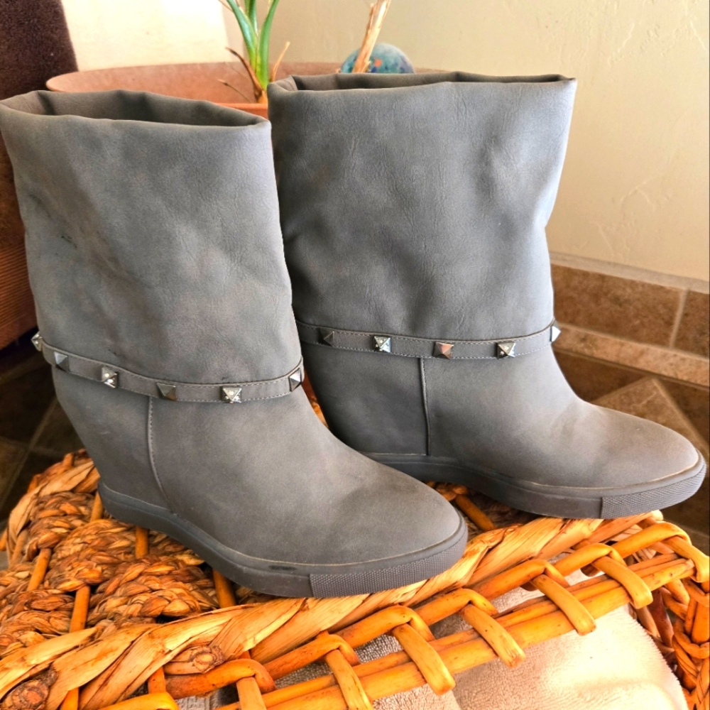 Gray Women's Wedge Boots By Jennifer Lopez Size 8 NWOB. Never Worn!!
